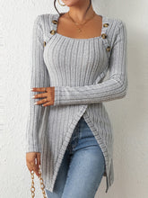 T-Shirt mit geripptem Knopfdekor und asymmetrischem Saum
